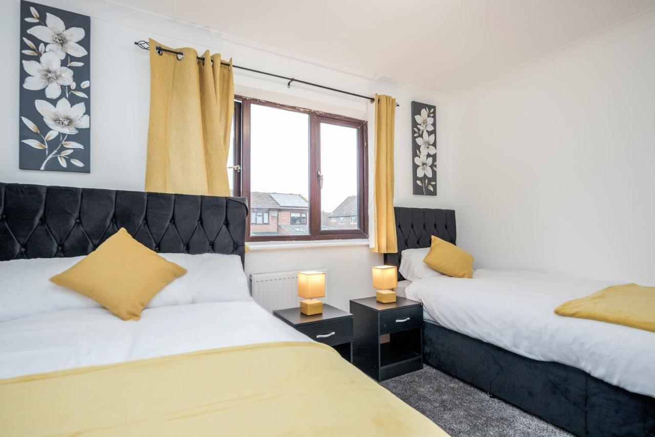 Lovely House In Dagenham / Barking With Free Parking, Wifi & Garden Exterior foto